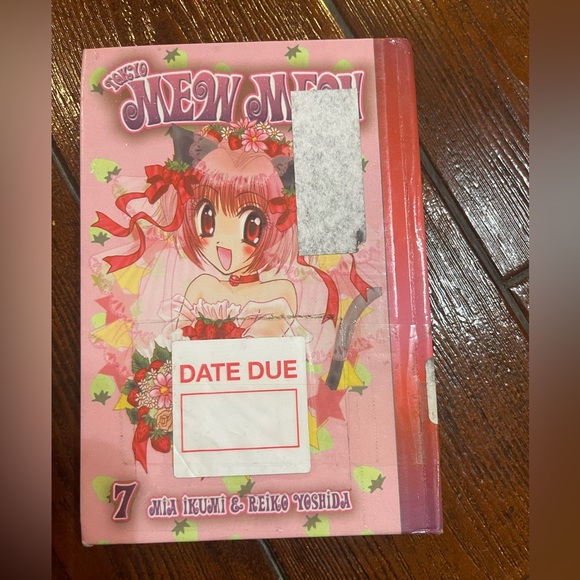 MewMew Hardcover Volume 7 Book - Picture 3 of 7